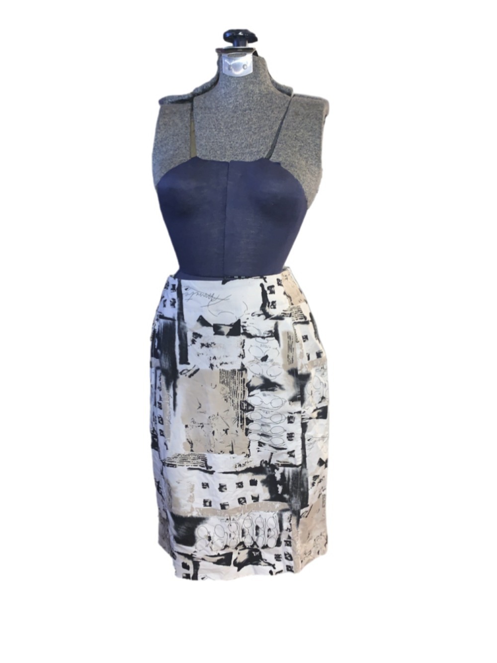 Women's TAYLOR BROOKE Pencil Skirt Size 8 White Black Abstract Print